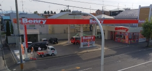ガソリンスタンド跡地を活用して出店された、ベンリー八戸千葉高通り店