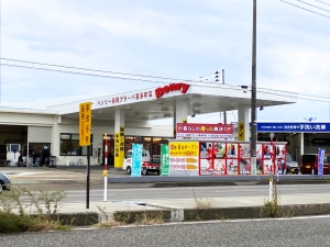 ガソリンスタンド跡地を活用して出店されたベンリー長岡喜多町店の外観